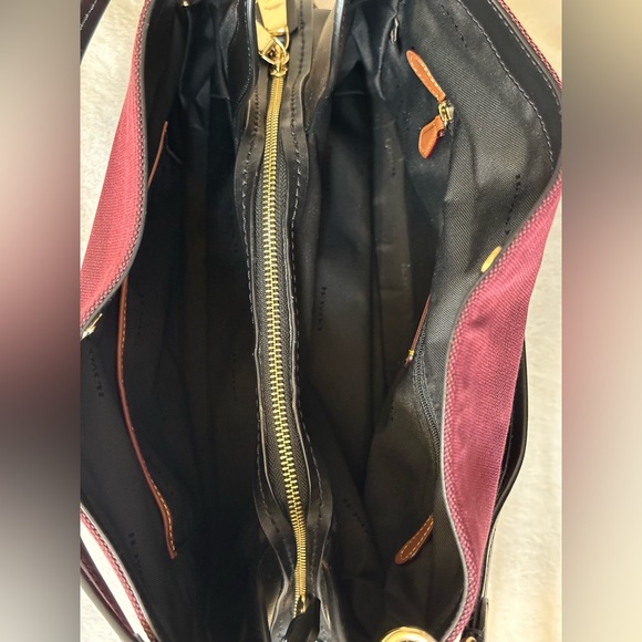 Coach Horse and Carriage Jacquard
Shoulder Bag - Black Cherry. - Picture 4 of 9